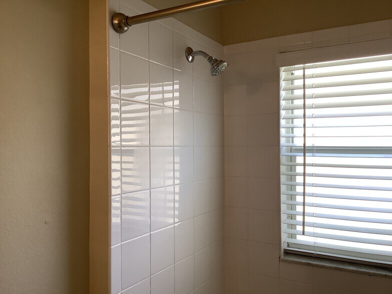 Building Photo - 9312 Hidden Water Cir