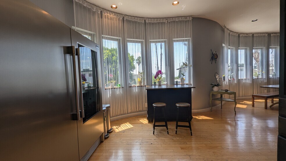 Kitchen - 7121 Hillside Ave