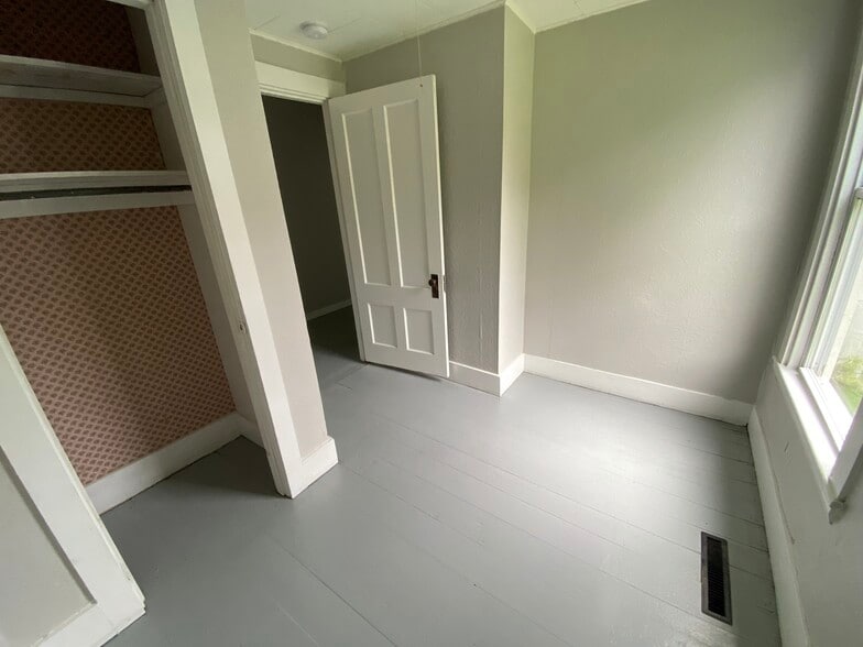 Building Photo - 3 Cross St