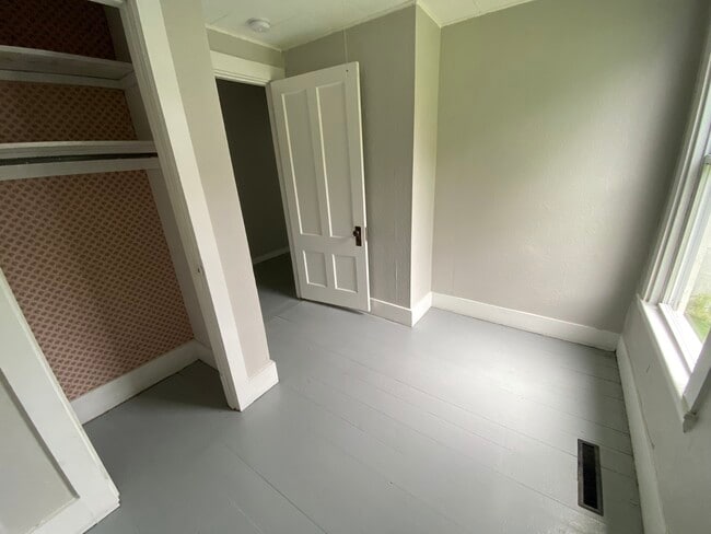 Building Photo - 3 Cross St