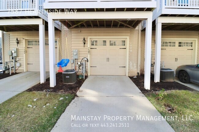 Building Photo - 3 Bedroom Townhome in Howard Square!