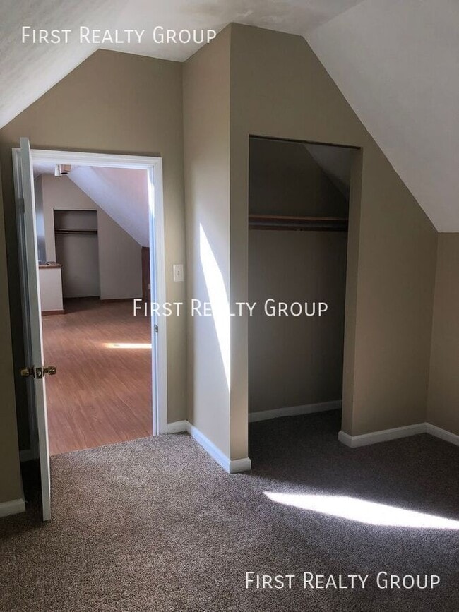 Building Photo - 330 Verona Rd