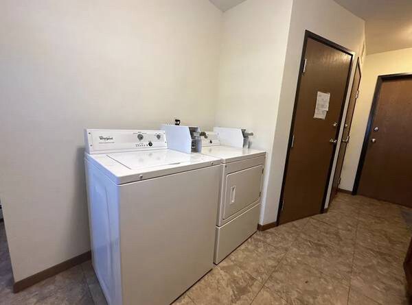 Building Photo - 516 6th St S