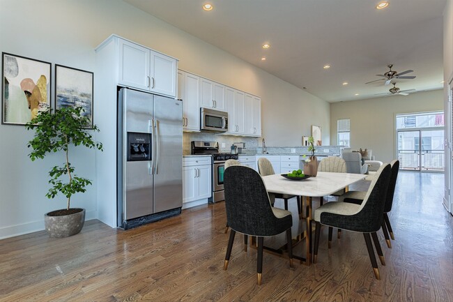 Building Photo - 2100 Greenwood St