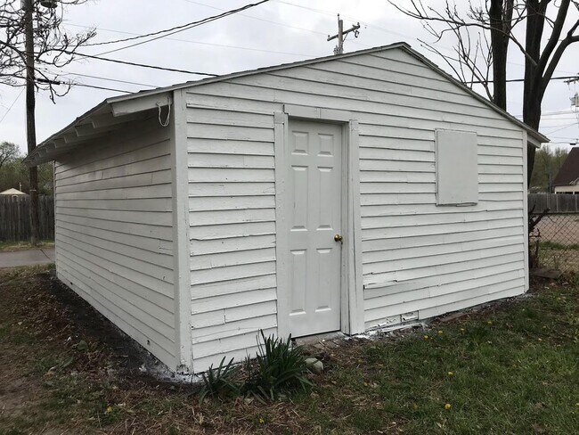 Building Photo - Great Central location home!  - Nice home with appliances. Close to Washburn University