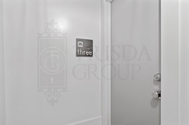 Building Photo - Avail July 15th! Stylish 1-Bedroom Apartment in Mt. Washington –2 Off Street Parking Spaces, AC, ...