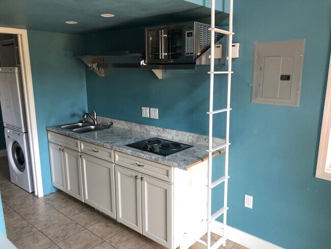 Building Photo - Newer tiny home in Harrisburg, OR!