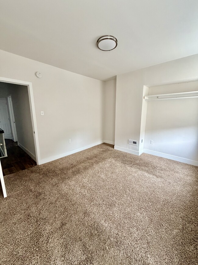 Building Photo - 2060 E Lippincott St