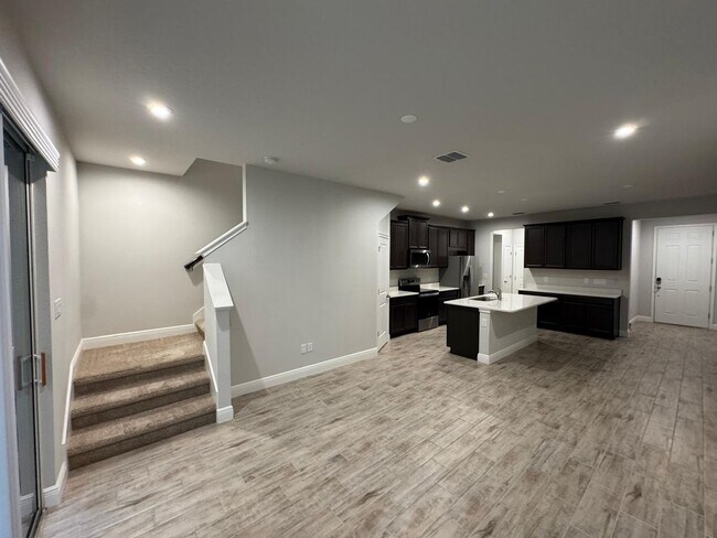 Building Photo - Beautifully maintained 3-bedroom, 2.5-bath townhome