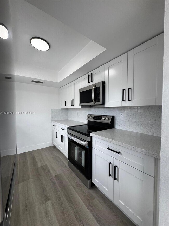 Building Photo - 11840 NE 19th Dr