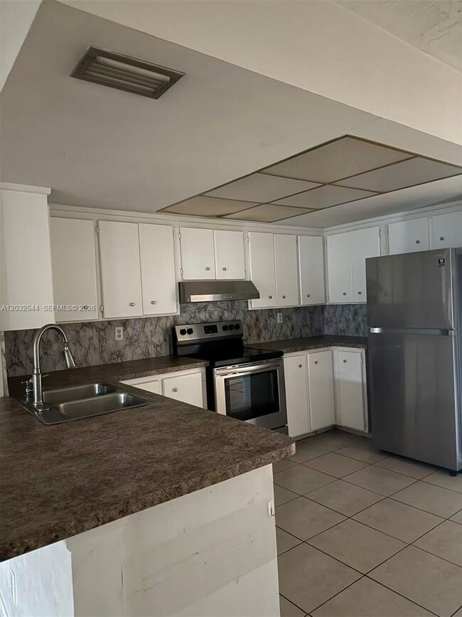 Building Photo - 7813 NW 70th Ct