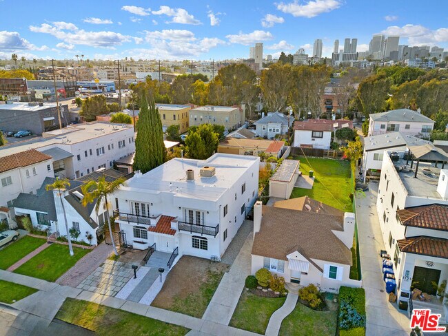 Building Photo - 1133 S Swall Dr