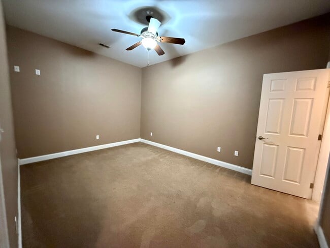 Building Photo - 98 Melrose Dr