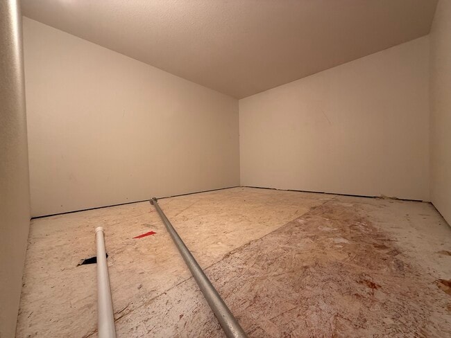 Building Photo - 913 Cardinal Dr