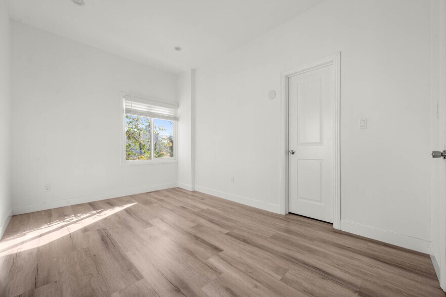 Building Photo - 1450 Hauser Blvd