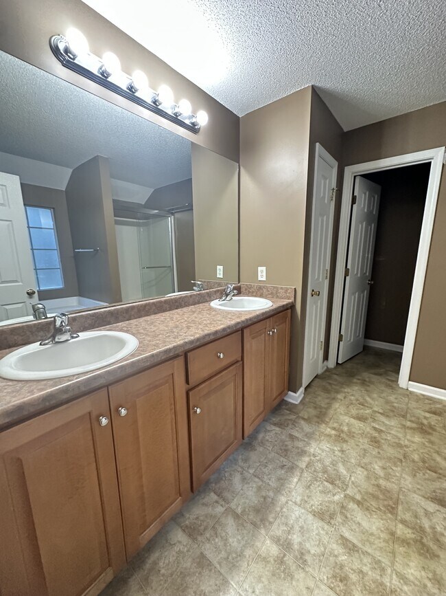 Building Photo - 12 Bass Rock Ct