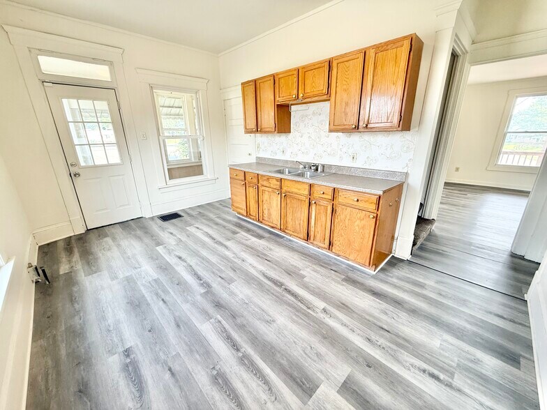 Building Photo - 921 17th St NW