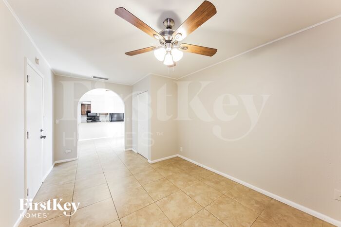 Building Photo - 2121 W Wickieup Ln