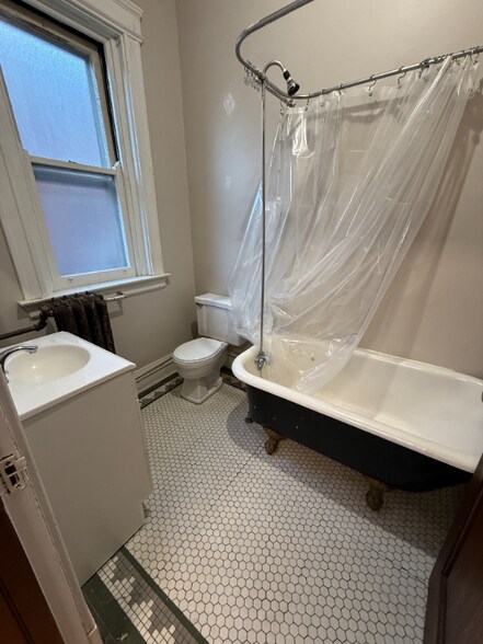 Building Photo - 329 Taylor Ave