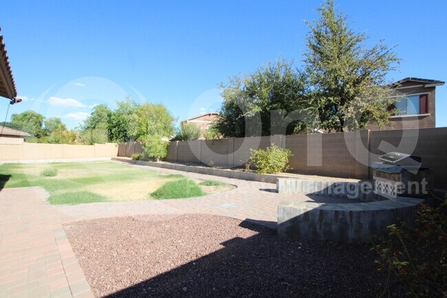 Building Photo - 1161 E Furness Dr