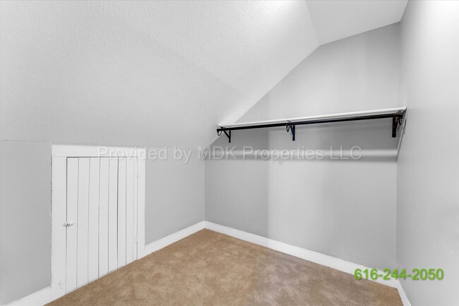 Building Photo - STUNNING REMODEL!!! Extremely Spacious 4 B...