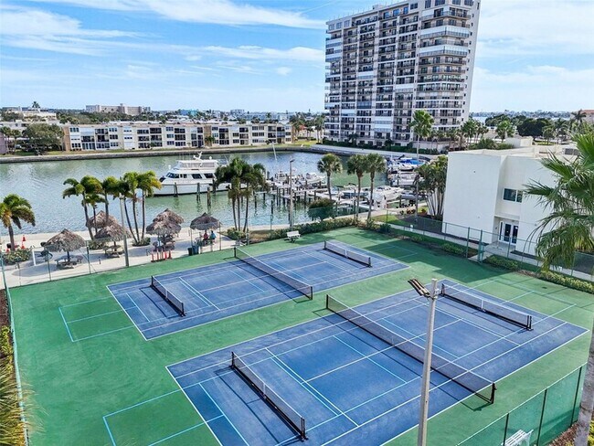Building Photo - 7625 Sun Island Dr S