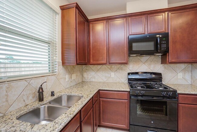 Building Photo - 2206 Argos Dr