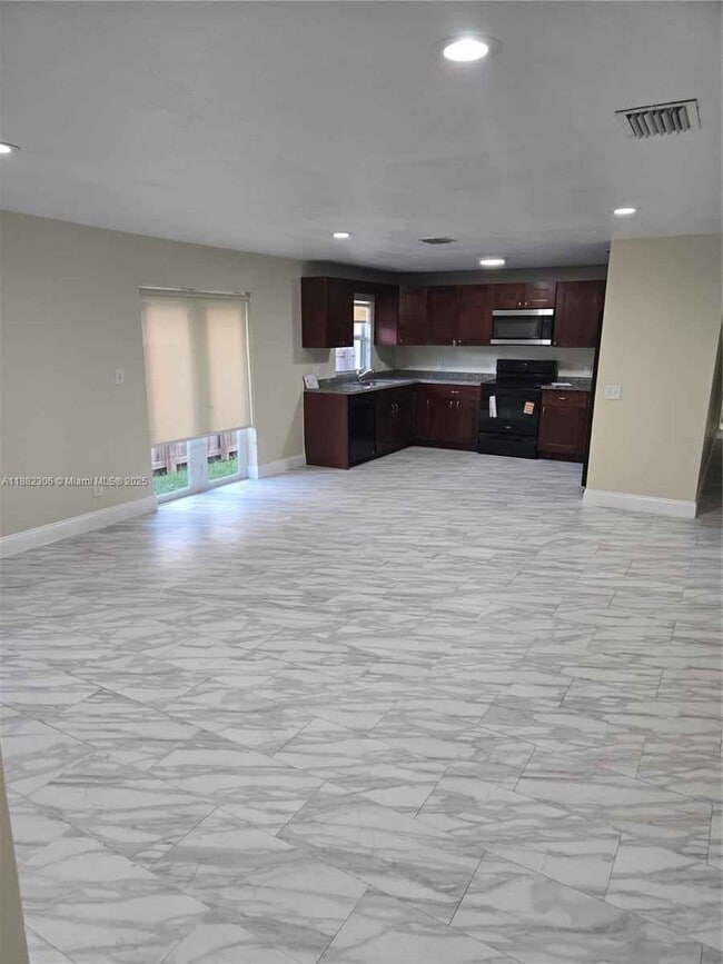 Building Photo - 2433 Garfield St