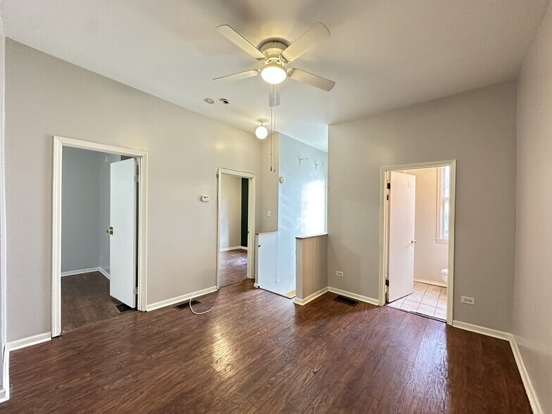 Building Photo - 2341 N Leavitt St