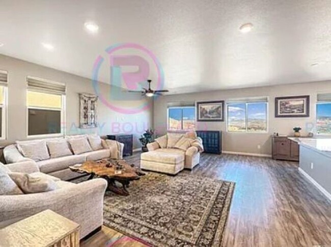 Building Photo - Modern 3-Story Home with Breathtaking Moun...