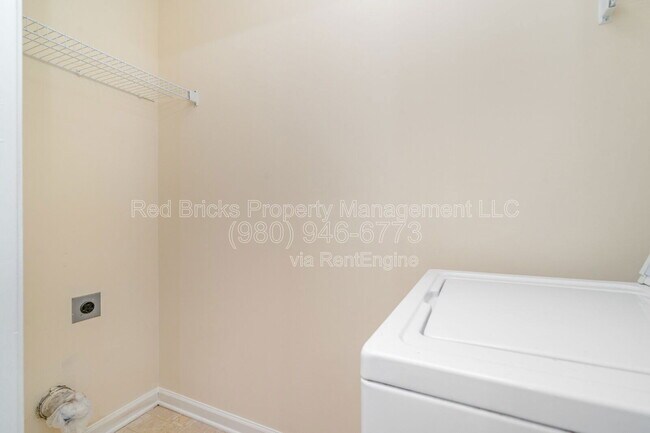 Building Photo - 16849 Greenlawn Hills Ct