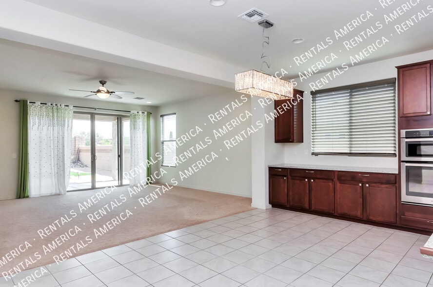 Building Photo - 11956 N Renoir Way
