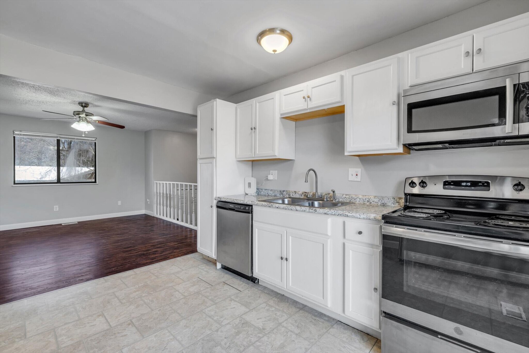 Building Photo - 11 Carriage Lane