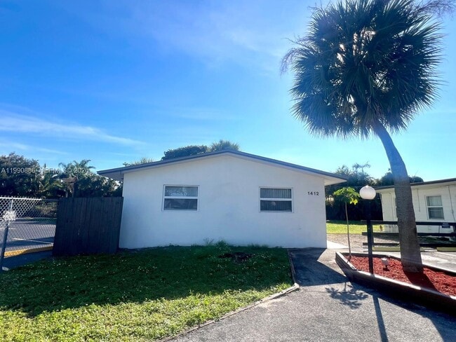 Building Photo - 1412 SW 41st Ave