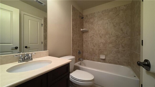 Building Photo - 3361 Lake McGinnis Dr