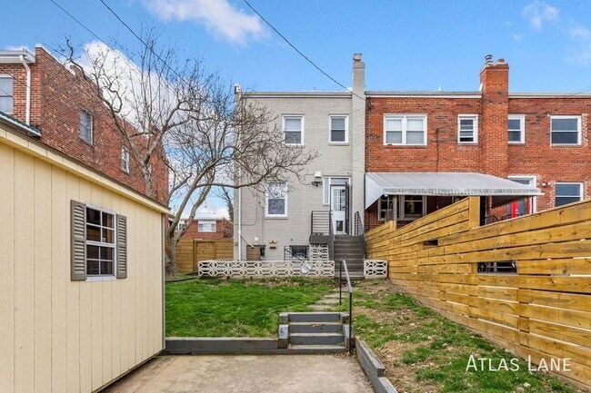 Building Photo - Professionally Managed  & Recently Renovat...