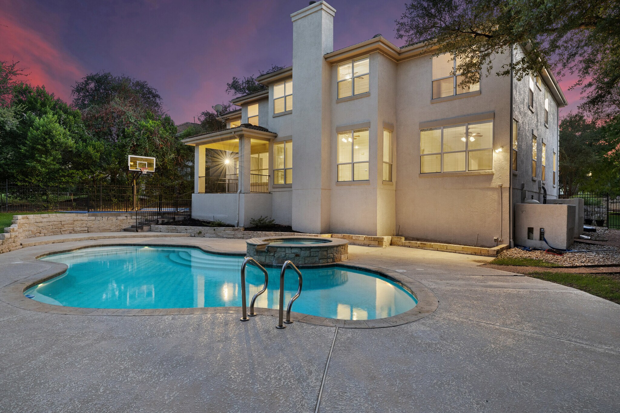 Building Photo - 402 Luna Vista Dr