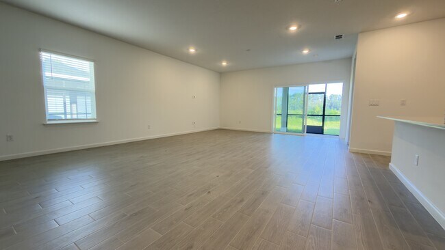 Building Photo - 9230 Country House Dr