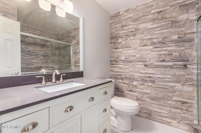 Building Photo - Beautiful townhome in Scottsdale!