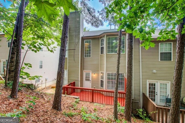 Building Photo - 2470 Stonegate Dr