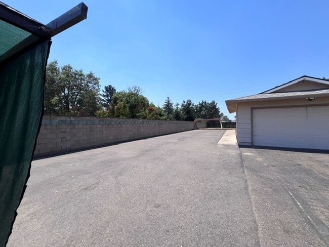 Building Photo - Freshly painted 4 bedroom home on over 2 acres of land.