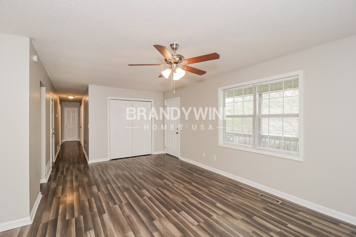Building Photo - 230 Brookside Dr