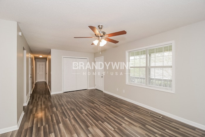 Building Photo - 230 Brookside Dr