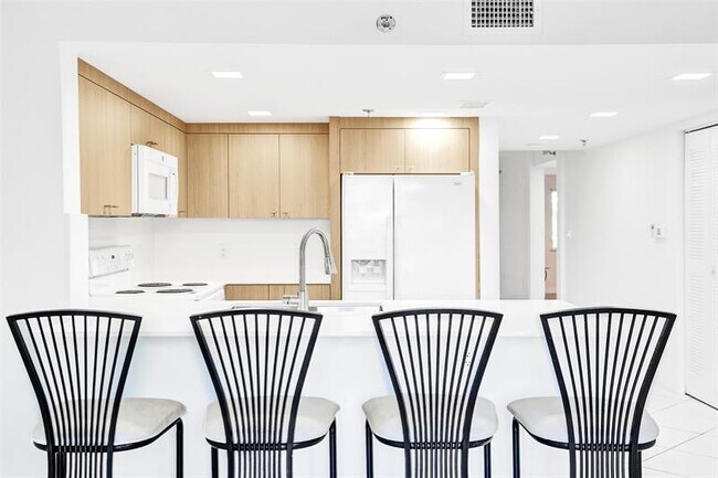 Building Photo - 9470 Tangerine Pl