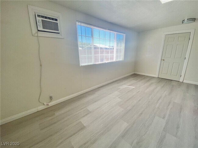 Building Photo - 1871 Shadow Mountain Pl