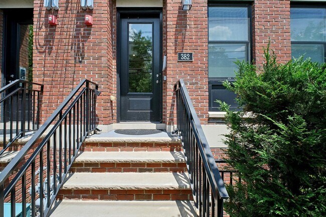 Building Photo - 382 7th St