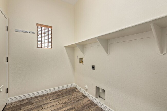Building Photo - 3 Bedroom with Den in Chandler