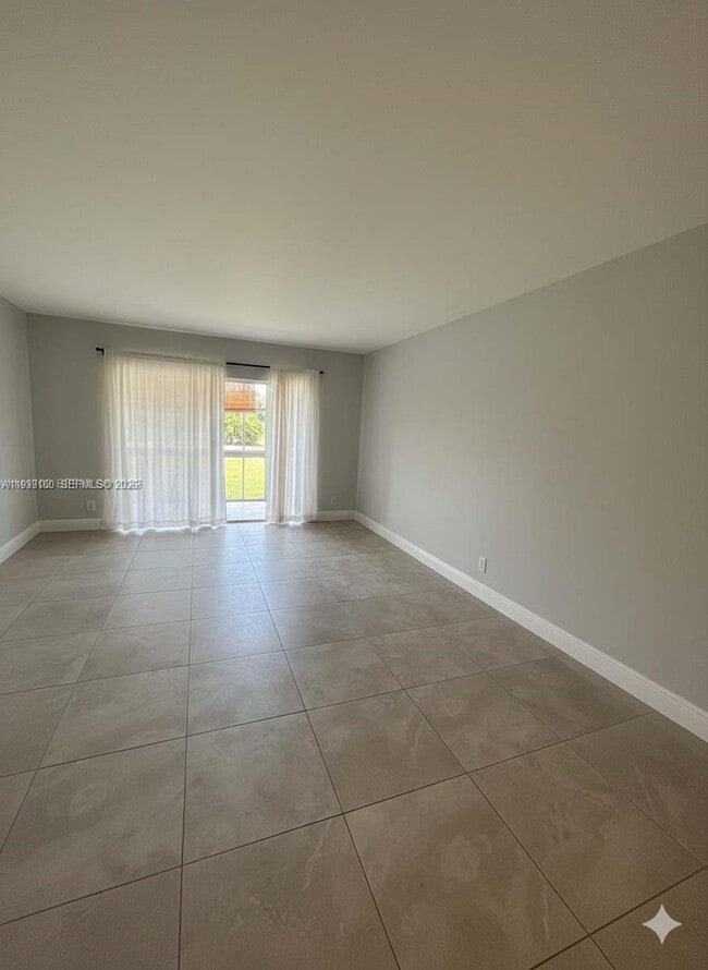 Building Photo - 1630 Embassy Dr