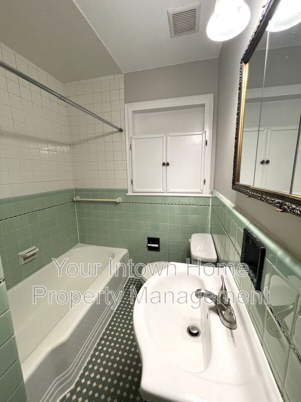 Building Photo - 430 Lynnhaven Dr SW