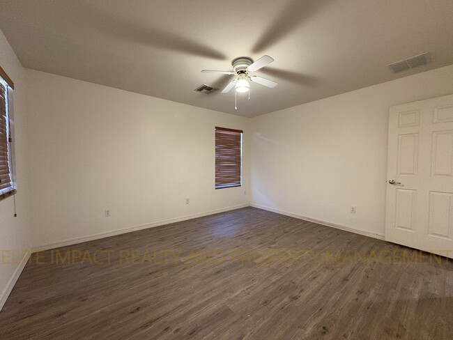 Building Photo - 1133 S Pantano Overlook Dr